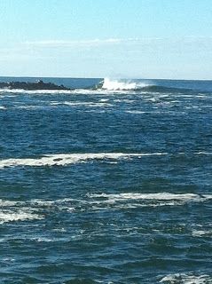 outside set breaking on the south jetty